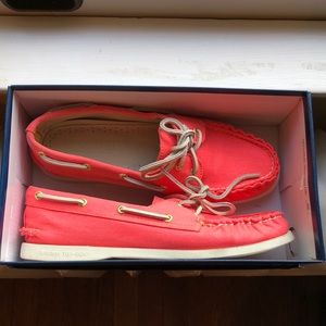 NIB Coral Sperry Classic Topsiders